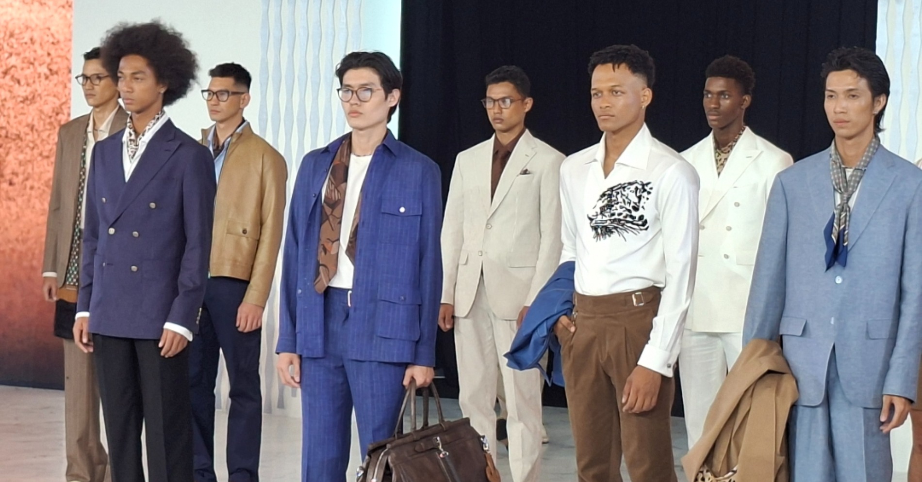 Koleksi Desert Rain dari Laxmi Tailors. (Sumber gambar: Laxmi Tailors) Koleksi Desert Rain dari Laxmi Tailors. (Sumber gambar: Laxmi Tailors)