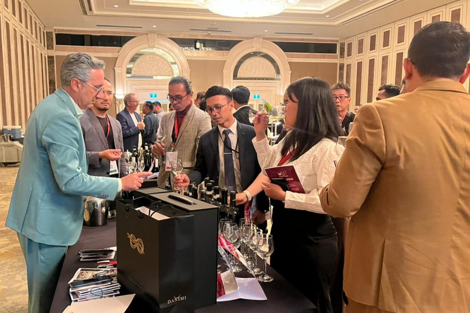 Acara wine tasting dalam agenda UNIT Wine Tour 2025 (Sumber gambar: Indah Permata Hati/Hypeabis/id) Acara wine tasting dalam agenda UNIT Wine Tour 2025 (Sumber gambar: Indah Permata Hati/Hypeabis/id)