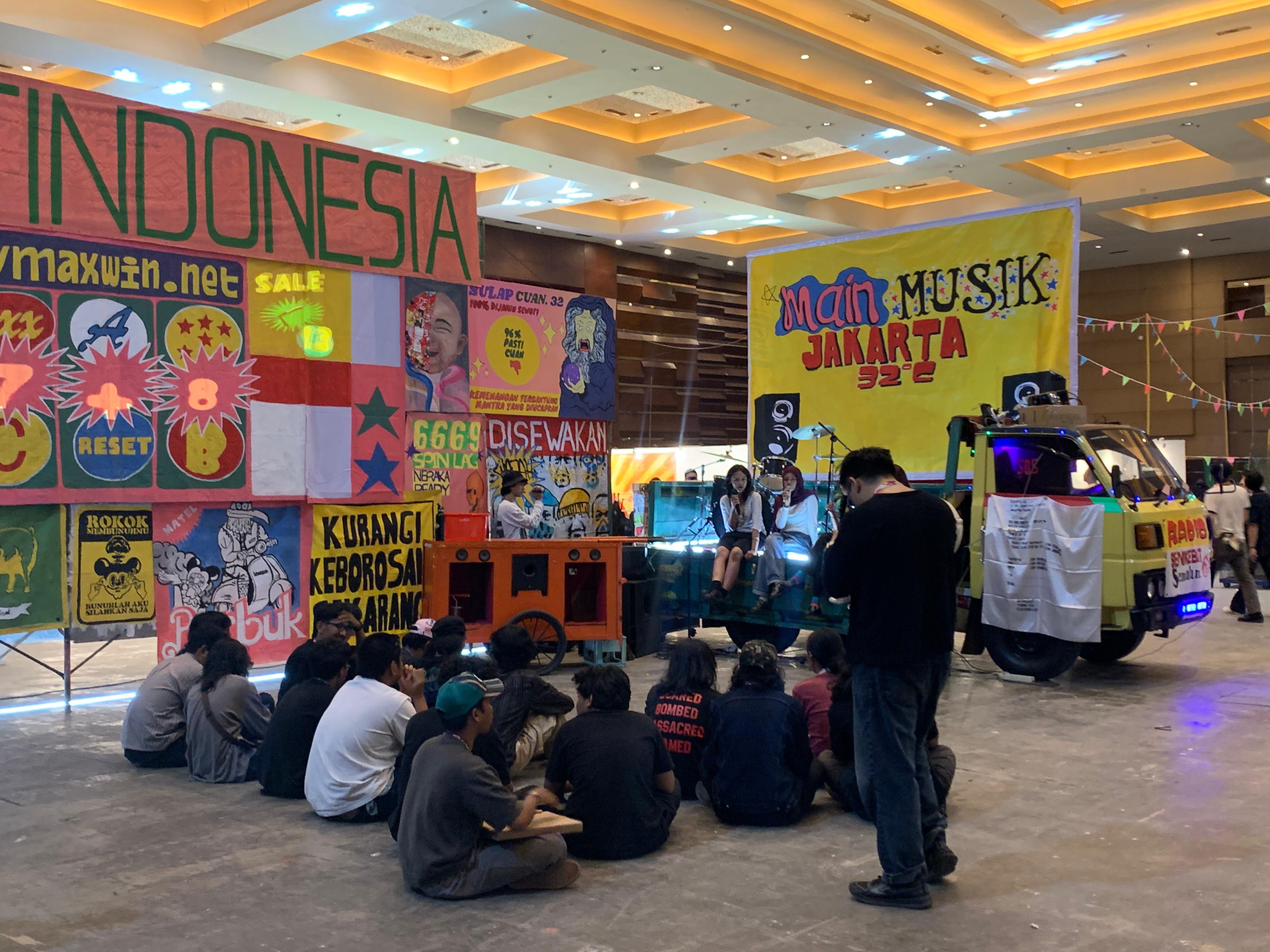 Suasana pameran ruru25: Poros Lumbung di Hall D2 JIExpo. (Sumber gambar: Hypeabis.id/Luke Andaresta)