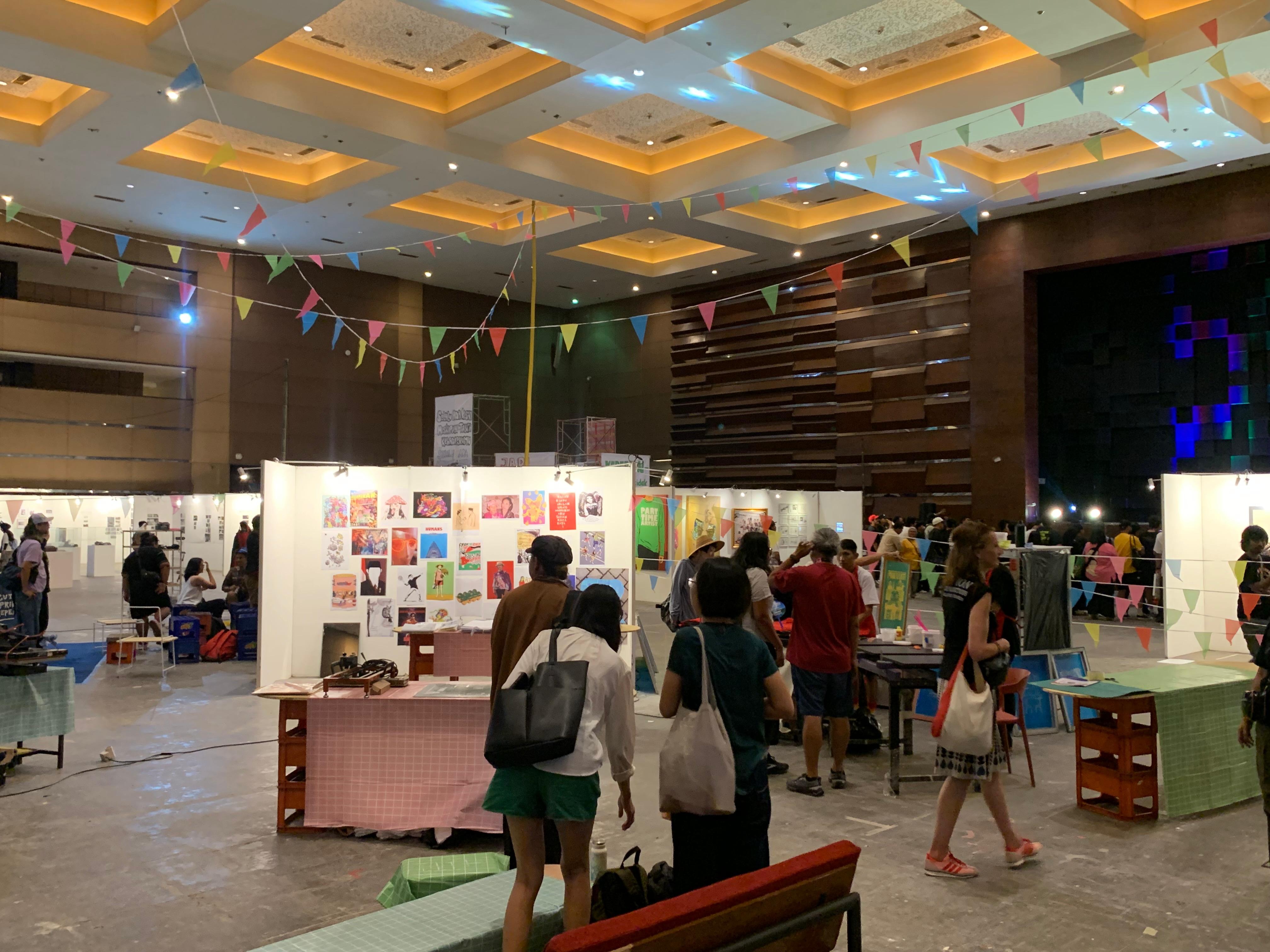 Suasana pameran ruru25: Poros Lumbung di Hall D2 JIExpo. (Sumber gambar: Hypeabis.id/Luke Andaresta)