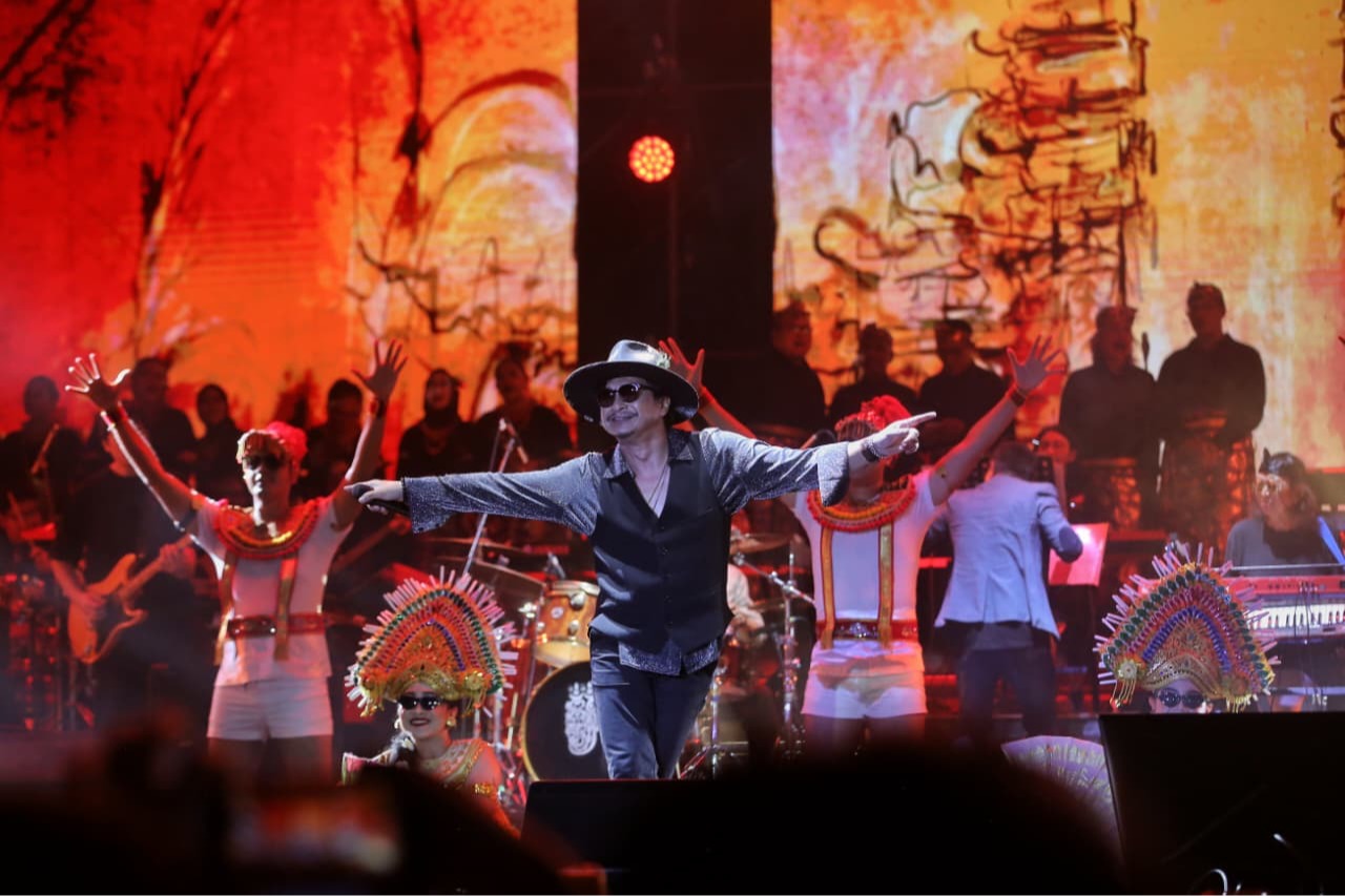 Penampilan Guruh Gipsy di Synchronize Fest 2025, Sabtu (4/10/2025) malam. (Sumber gambar: Hypeabis.id/Eusebio C)