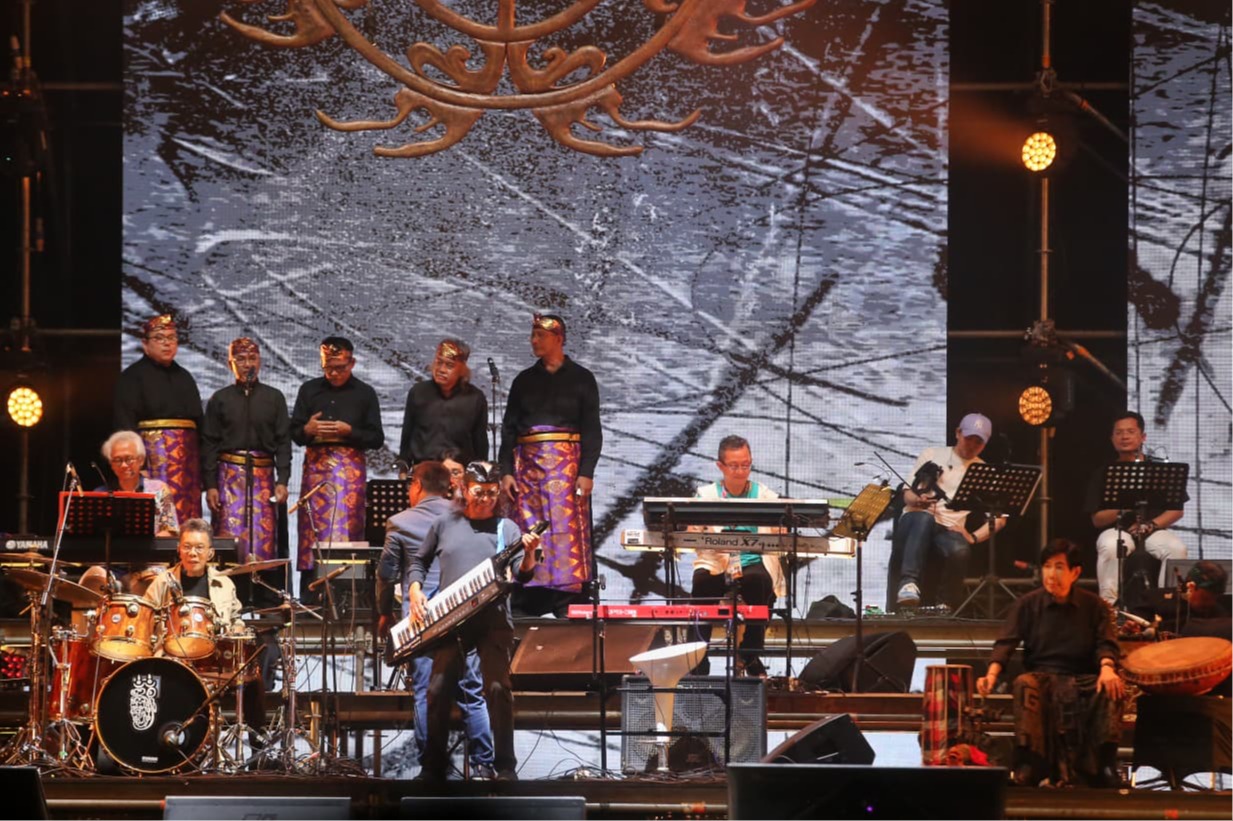 Penampilan Guruh Gipsy di Synchronize Fest 2025, Sabtu (4/10/2025) malam. (Sumber gambar: Hypeabis.id/Eusebio C)