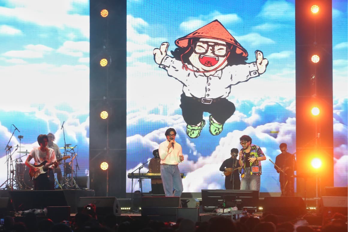 Para penampil di konser A Tribute to Gusti Irawan Wibowo di Synchronize Fest 2025 pada Minggu (5/10/2025) malam di Gambir Expo Kemayoran Jakarta. (Sumber gambar: Hypeabis.id/Eusebio C) Para penampil di konser A Tribute to Gusti Irawan Wibowo di Synchronize Fest 2025 pada Minggu (5/10/2025) malam di Gambir Expo Kemayoran Jakarta. (Sumber gambar: Hypeabis.id/Eusebio C)