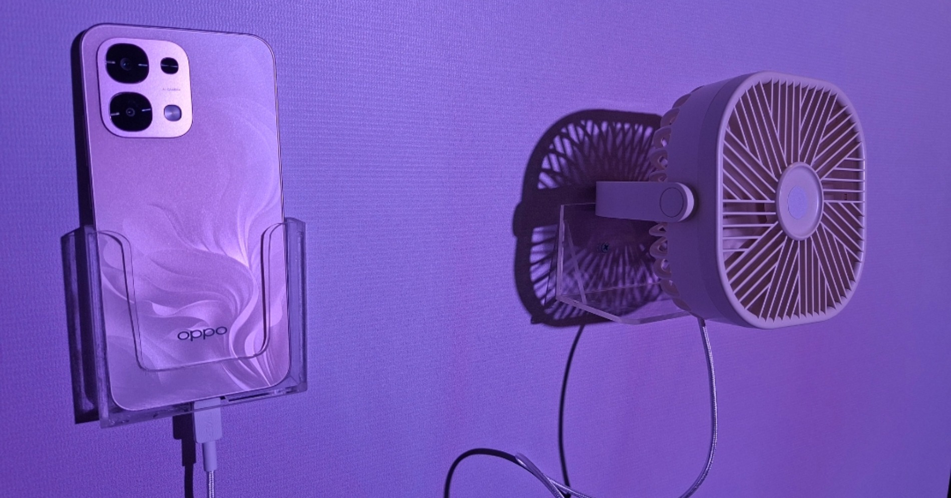 Oppo A6 Pro saat dipakai sebagai powerbank. (Sumber gambar: Desyinta Nuraini/Hypeabis.id) Oppo A6 Pro saat dipakai sebagai powerbank. (Sumber gambar: Desyinta Nuraini/Hypeabis.id)