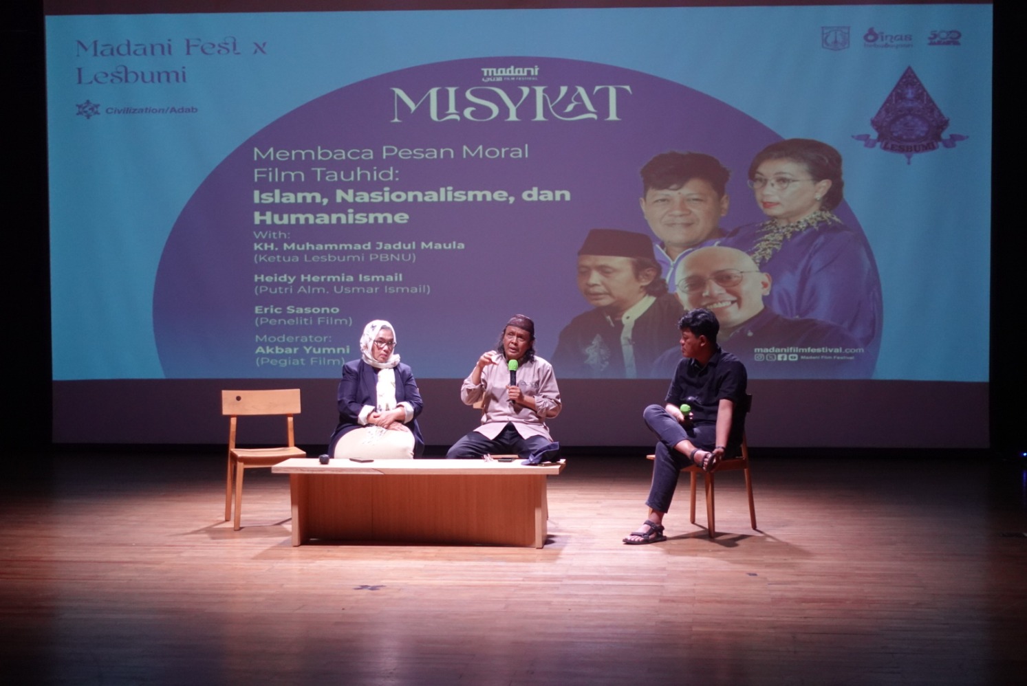 Kritikus film Eric Sasono, Ketua Lesbumi PBNU, Muhammad Jadul Maula, Heidy Hermia Ismail (Sumber gambar: Chelsea Venda/Hypeabis.id) Kritikus film Eric Sasono, Ketua Lesbumi PBNU, Muhammad Jadul Maula, Heidy Hermia Ismail (Sumber gambar: Chelsea Venda/Hypeabis.id)