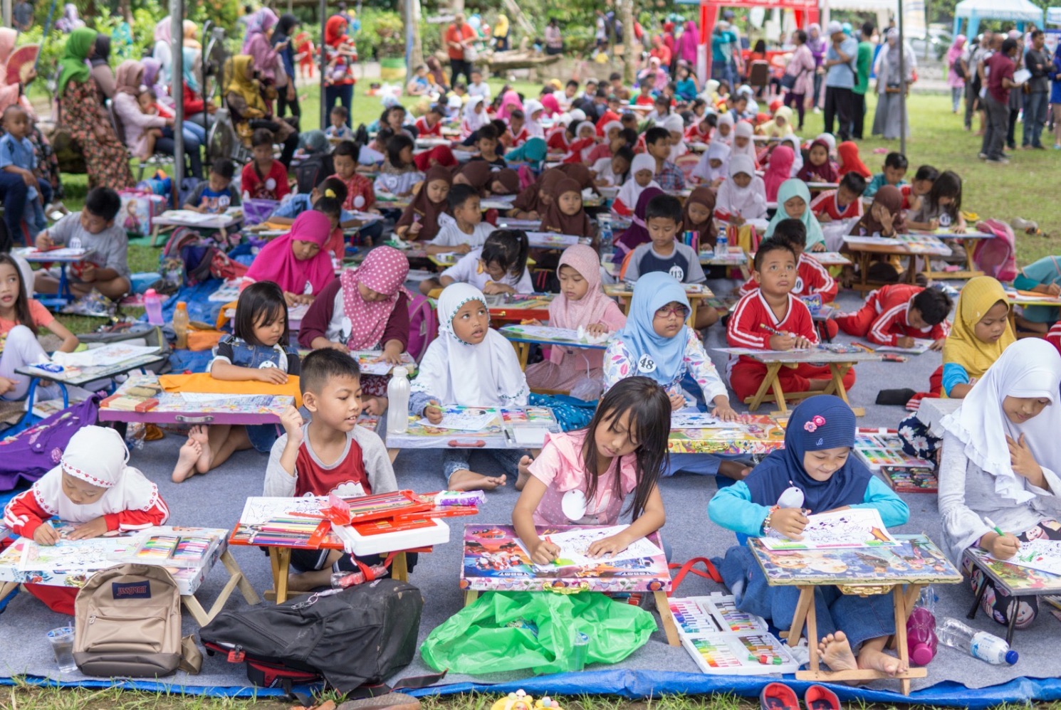 Kegiatan mewarnai di Taman Botani Sukorambi (Sumber gambar: Taman Botani Sukorambi)