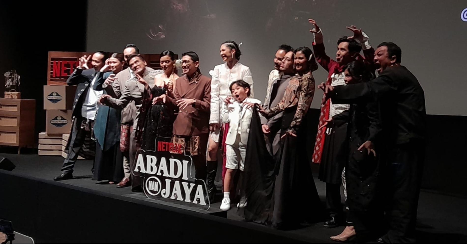 Sutradara, produser, make up effect, penata koreografi, dan pemain film Abadi Nan Jaya (Sumber gambar: Hypebis.id/ Yudi Supriyanto)