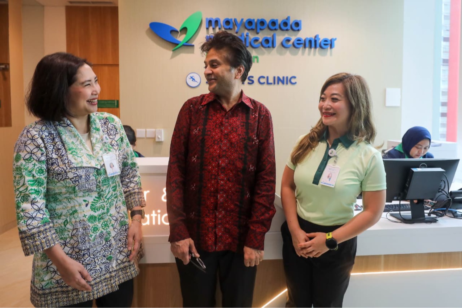 -Navin Sonthalia – Presdir & Group CEO Mayapada Healthcare -dr Deasy Sugesty – Hospital Director Mayapada Hospital Kuningan Dokter spesialis olahraga Elsye (Sumber gambar: Himawan L Nugraha/Bisnis Indonesia) -Navin Sonthalia – Presdir & Group CEO Mayapada Healthcare -dr Deasy Sugesty – Hospital Director Mayapada Hospital Kuningan Dokter spesialis olahraga Elsye (Sumber gambar: Himawan L Nugraha/Bisnis Indonesia)
