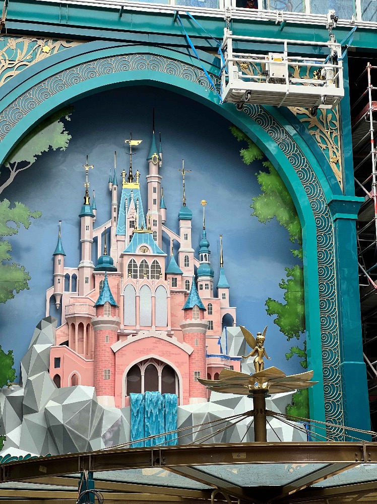 Castle art piece, Imagination Garden, Disney Adventure (Sumber gambar: Disney Adventure)