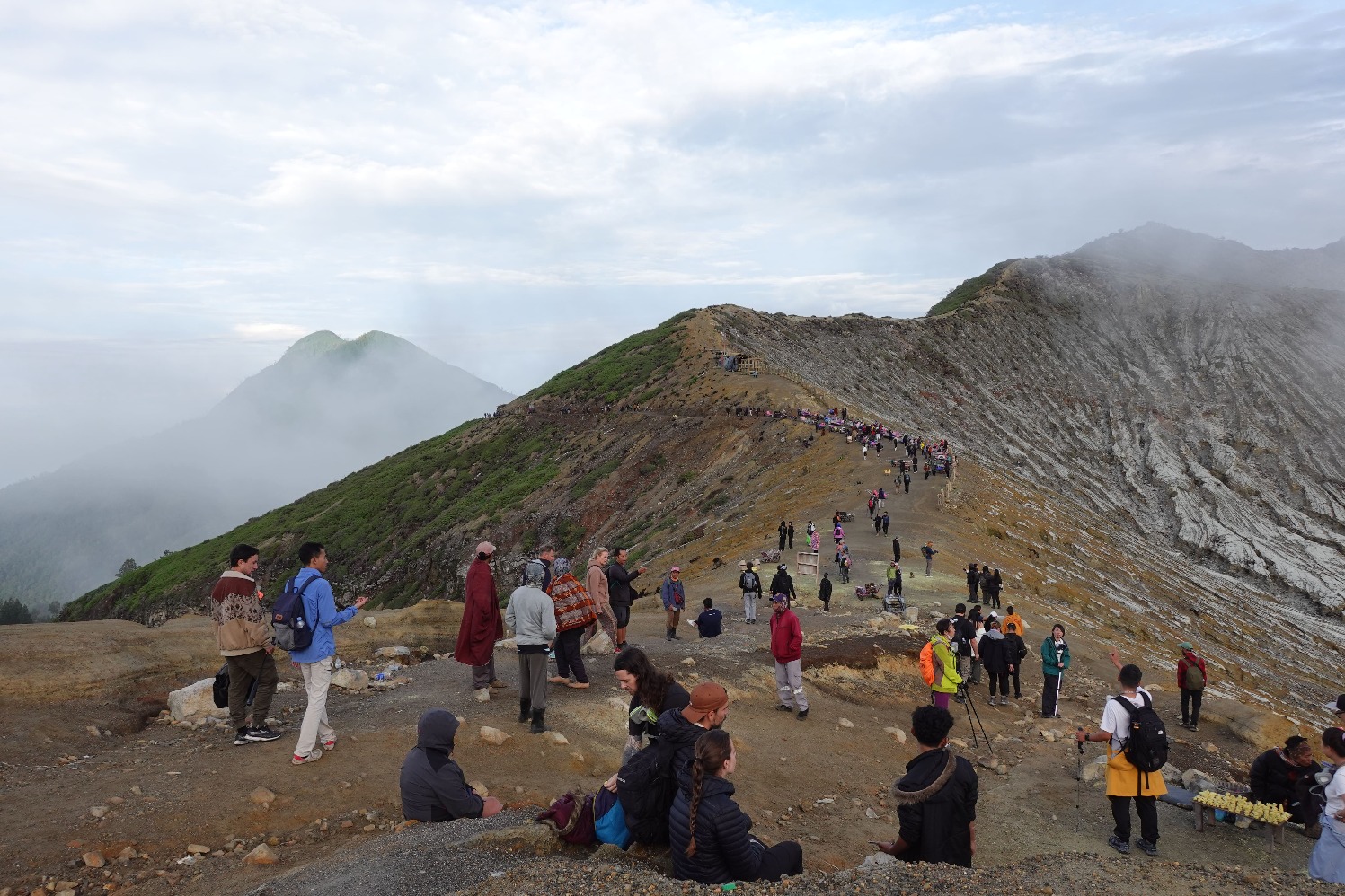 Pendakian Gunung Ijen (Sumber gambar: Chelsea Venda.Hypeabis.id)