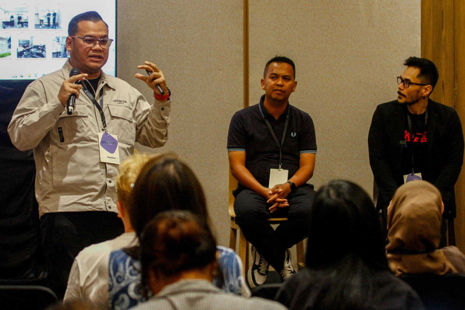 Deputy Commercial & Partnership KONI Anjar Nugraha (dari kiri) bersama dengan Founder Bebas Cedera Physio Asep Azis dan Founder Asosiasi Pelatih Kebugaran Indonesia Jansen Ongko saat diskusi bertema "From Passion to Profit: Turning Movement into Market Value" dalam acara IdeaFest 2025 di Jakarta, Jumat (31/10/2025). (Sumber gambar: Hypeabis/Eusebio Chrysnamurti) Deputy Commercial & Partnership KONI Anjar Nugraha (dari kiri) bersama dengan Founder Bebas Cedera Physio Asep Azis dan Founder Asosiasi Pelatih Kebugaran Indonesia Jansen Ongko saat diskusi bertema "From Passion to Profit: Turning Movement into Market Value" dalam acara IdeaFest 2025 di Jakarta, Jumat (31/10/2025). (Sumber gambar: Hypeabis/Eusebio Chrysnamurti)