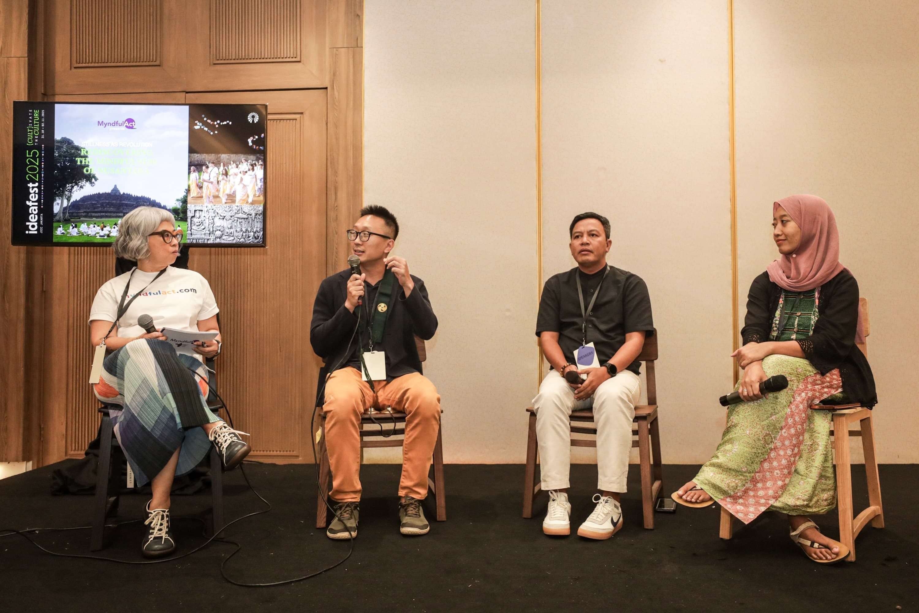 CMO & Founder of Myndfulact Beby Vinny (dari kiri), Mindfulness MBSR and MBCT Teacher Hendrick Tanu, Founder of Tantra Sastra Nusantara Ketut Sandika, dan Meditation Instructor of Bali Usada Ayu Kartika Dewi mengikuti diskusi bertema Stillness As Revolution: Rediscovering The Mindfulness Of Nusantara pada acara IdeaFest 2025 di Jakarta, Sabtu (1/11/2025). CMO & Founder of Myndfulact Beby Vinny (dari kiri), Mindfulness MBSR and MBCT Teacher Hendrick Tanu, Founder of Tantra Sastra Nusantara Ketut Sandika, dan Meditation Instructor of Bali Usada Ayu Kartika Dewi mengikuti diskusi bertema Stillness As Revolution: Rediscovering The Mindfulness Of Nusantara pada acara IdeaFest 2025 di Jakarta, Sabtu (1/11/2025).