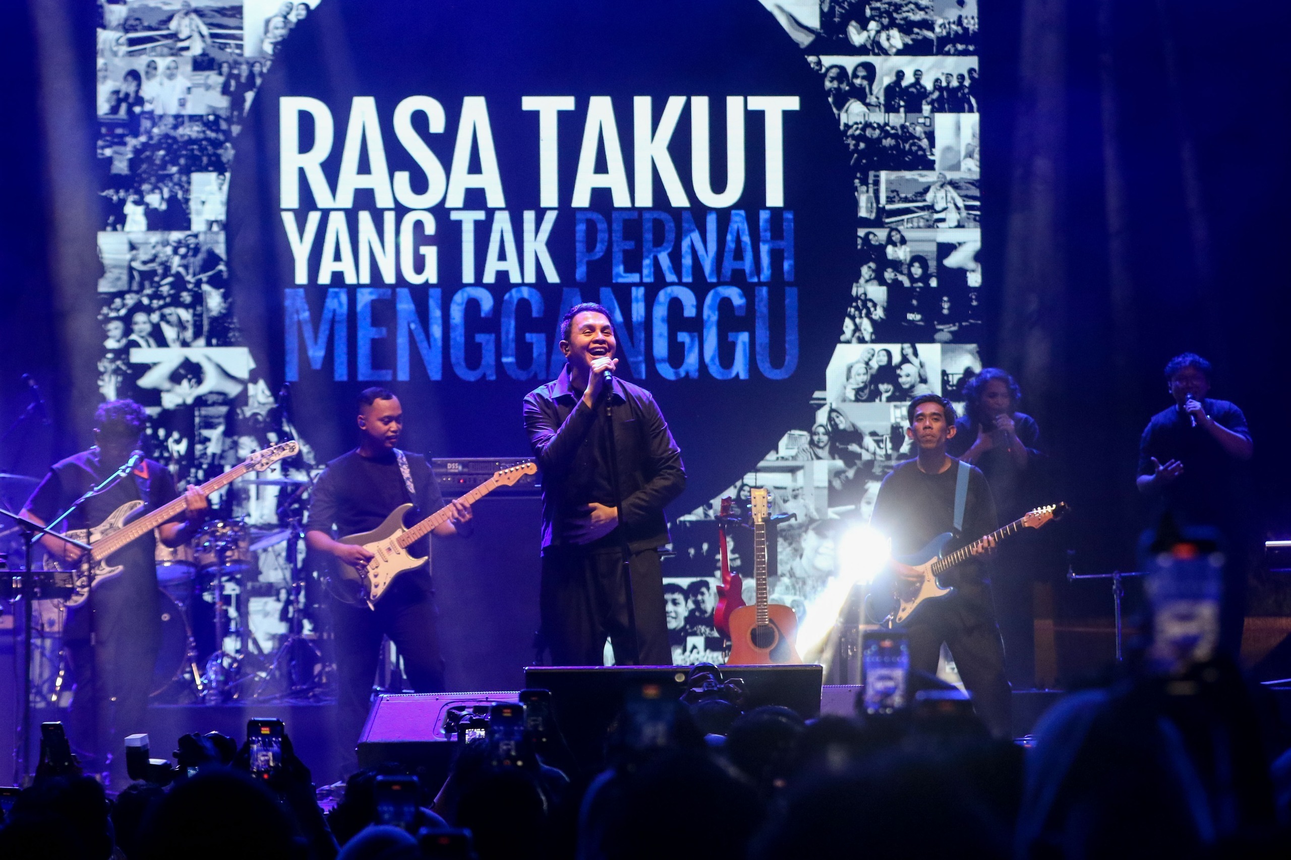 Penampilan Tulus di Jazz Goes to Campus 2025, Minggu (9/11/2025). (Sumber foto: Hypeabis.id/Eusebio Chrysnamurti)