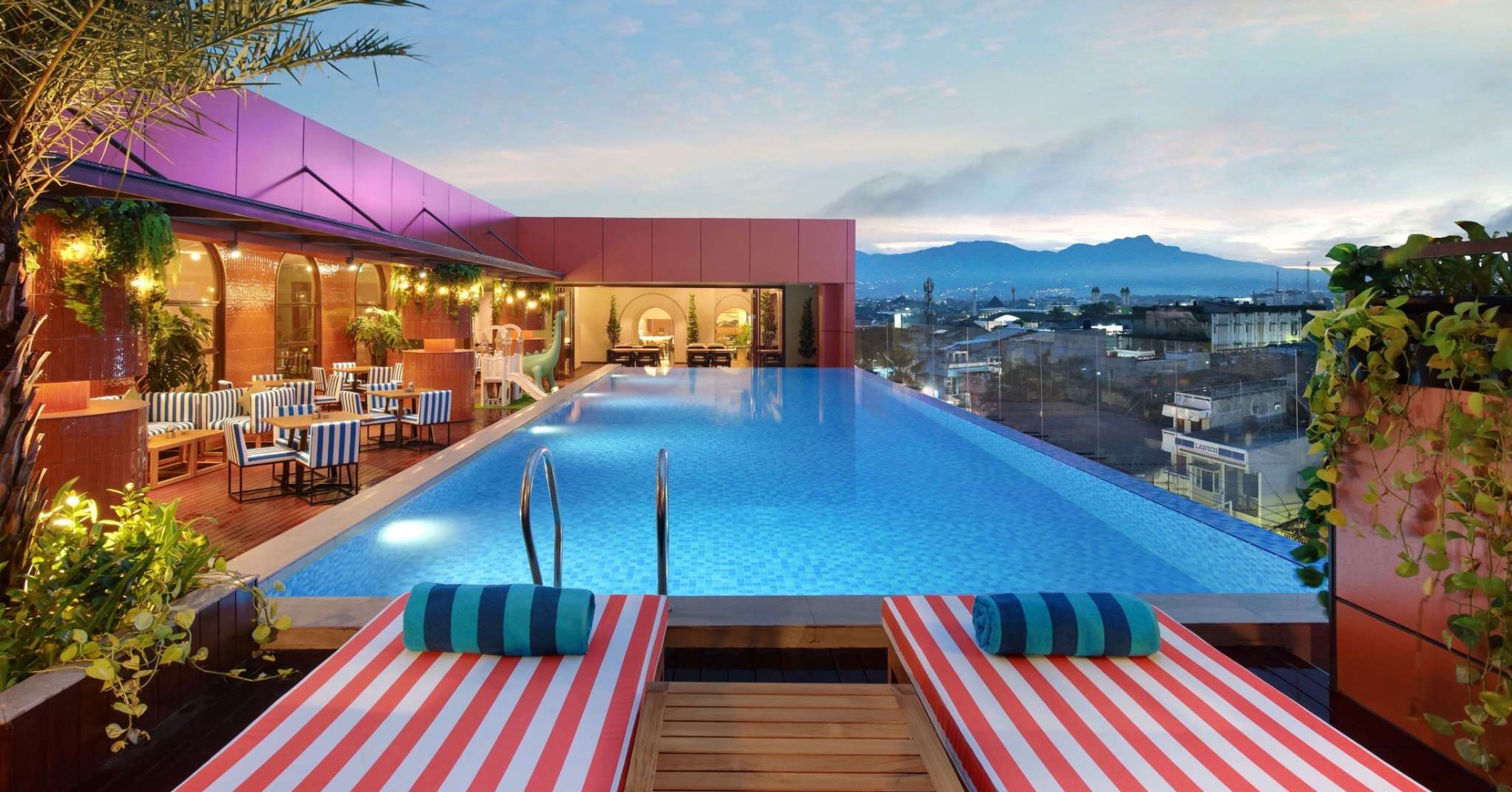 Infinity Pool Mercure Garut City Center. (Sumber gambar: Accor)