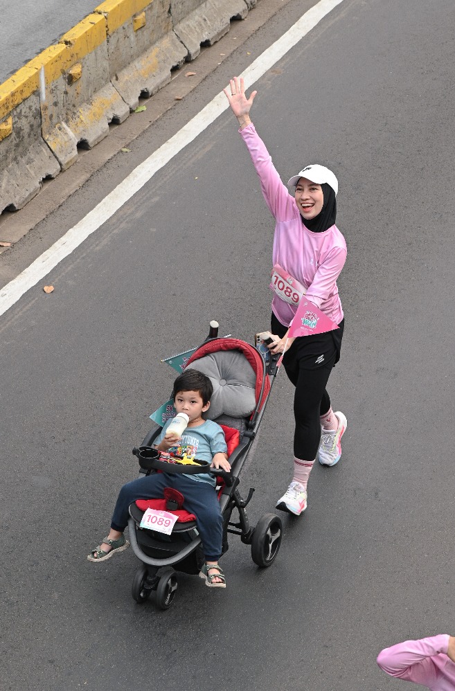 Stroller Moms di event lari (Sumber Foto: Heylocal)