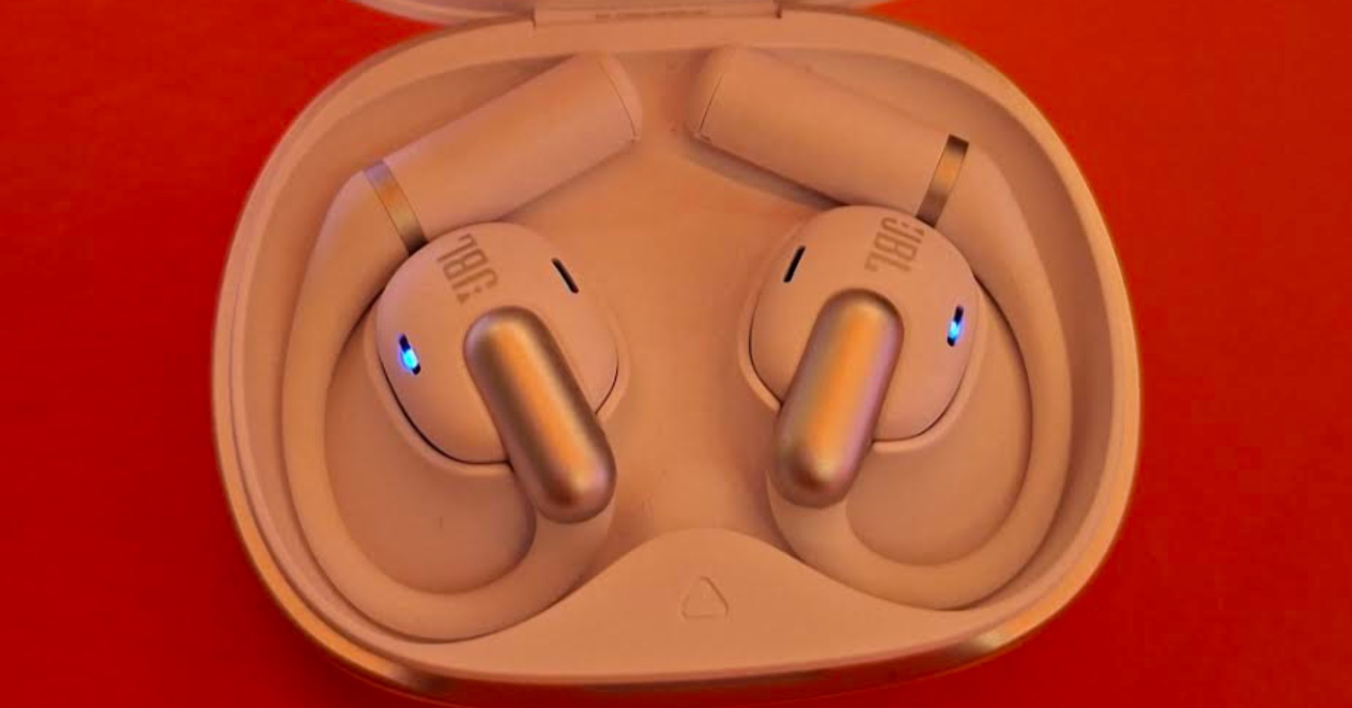 JBL Sense Pro. (Sumber gambar: Desyinta Nuraini/Hypeabis.id) JBL Sense Pro. (Sumber gambar: Desyinta Nuraini/Hypeabis.id)