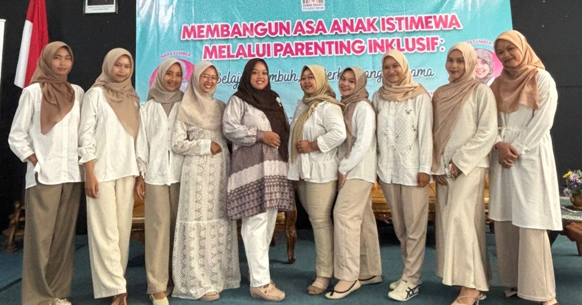 para terapis di Rumah Terapi Pelangi Insan (sumber : Rumah Terapi Pelangi Insan)