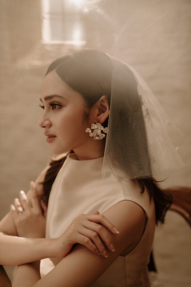 Gaya minimalis modern (sumber : Bridestory)