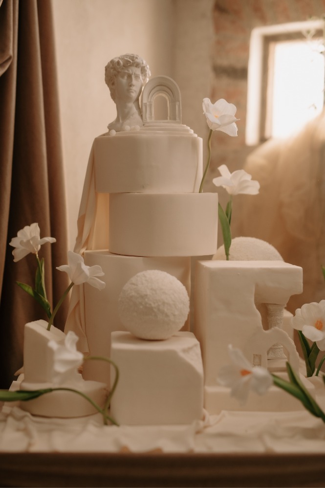Wedding cake (sumber : Bridestory)