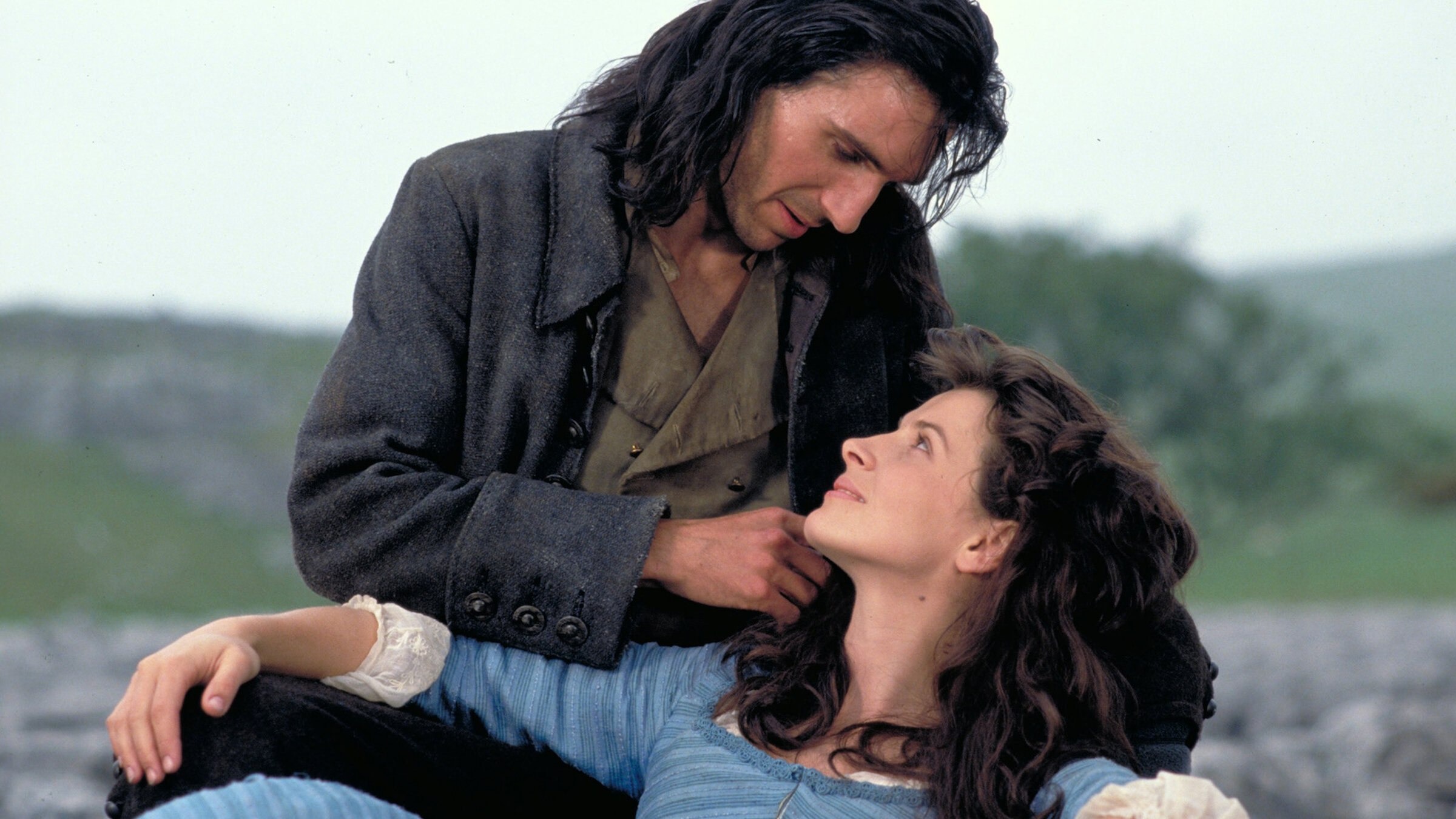 Wuthering Heights (1992) vs Wuthering Heights (2026). (Sumber foto: Paramount Pictures/Warner Bros.)