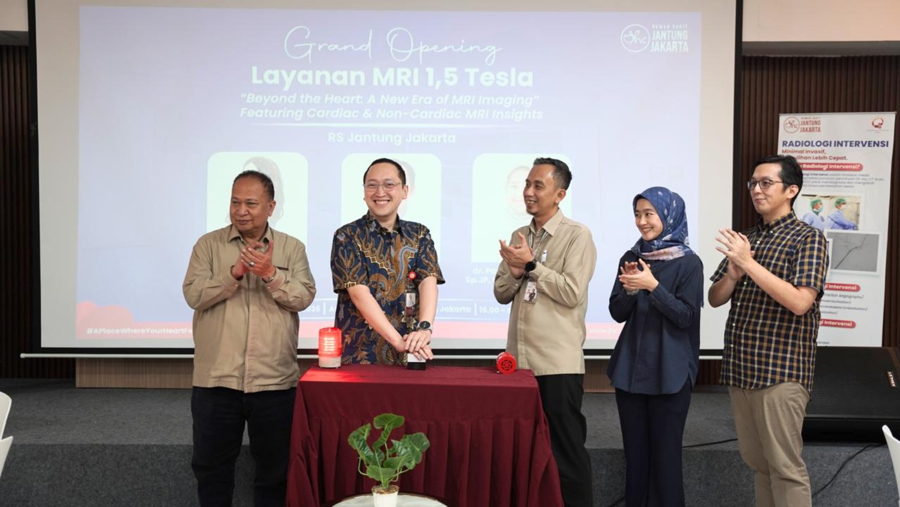 MRI 1,5 Tesla (Sumber gambar: RS Jantung Jakarta) MRI 1,5 Tesla (Sumber gambar: RS Jantung Jakarta)