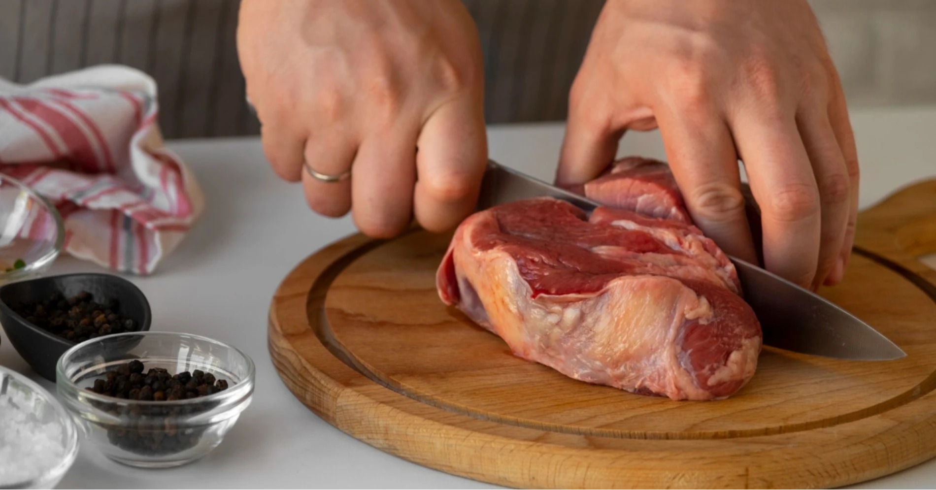 Cara Membersihkan & Menyimpan Daging Kurban yang Benar