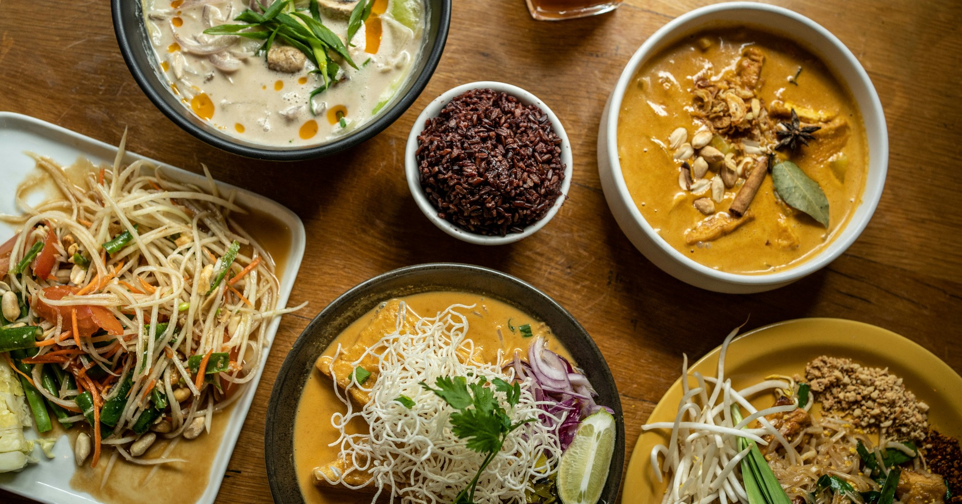 10 Makanan Khas Thailand yang Wajib Dicoba untuk Pengalaman Kuliner Tak Terlupakan