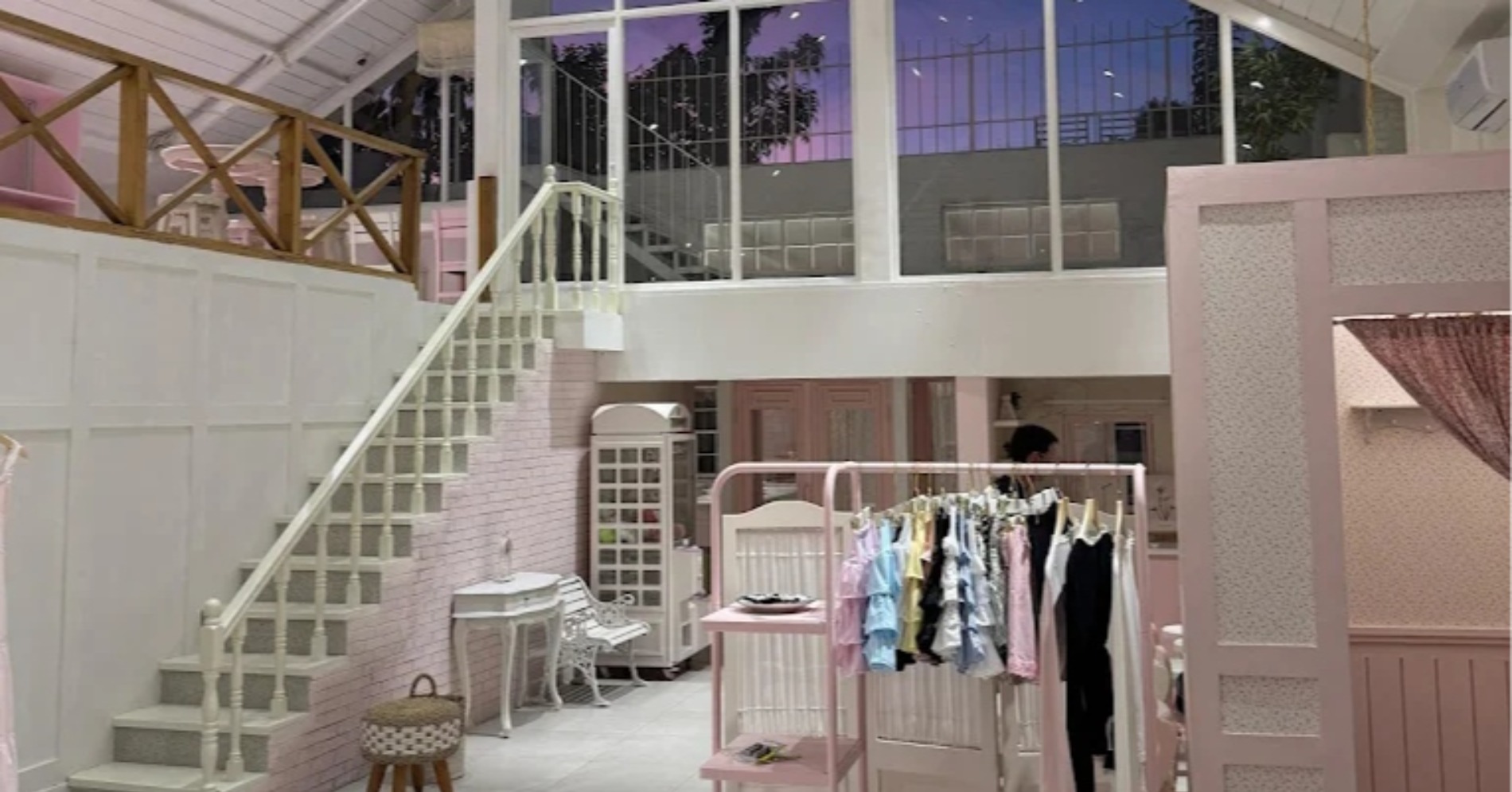 Coquette n Cream, Perpaduan Cafe dan Fashion Store