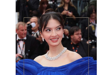 Serba Biru, Penampilan&nbsp;Raline Shah di Cannes Film Festival 2023 Curi Perhatian