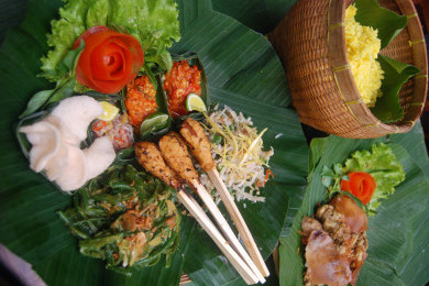 Selain Warung Mak Beng, Cek 4 Kuliner Legendaris di Bali yang Tak Boleh Dilewatkan