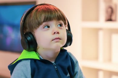 Jaga Kesehatan Pendengaran Anak, Begini Cara Penggunaan Audio yang Bijak