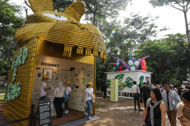 Kemegahan Instalasi Gigantik Gold is King Naufal Abshar di Art Jakarta Gardens 2024