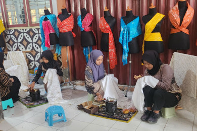 Upaya Revitalisasi Batik Tulis Batang yang Hampir Punah oleh SMKN 1 Warungasem