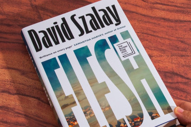 Penulis David Szalay Raih Booker Prize 2025 Lewat Novel Flesh