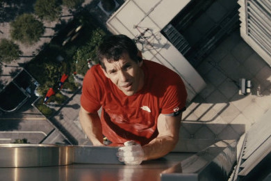 Alex Honnold Taklukkan Gedung Taipei 101 Tanpa Tali, Disiarkan Langsung di Netflix