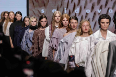 Modest Fashion jadi Sorotan di Moscow Fashion Week 2025, Cek Koleksi Desainer Rusia