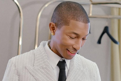 Pharrell Williams Dianugerahi Gelar Kesatria 'Napoleon' di Bidang Fashion Mewah