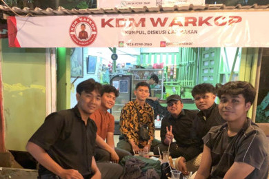 Cerita Mahasiswa Merintis Usaha Warung Kopi KDM di Kampus