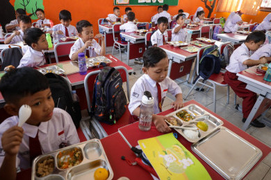 Program Makan Bergizi Gratis Ditarget Capai 82,9 Juta Penerima per November 2025