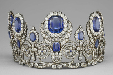 Daftar Mahkota dan Set Perhiasan yang Dicuri dari Museum Louvre Prancis