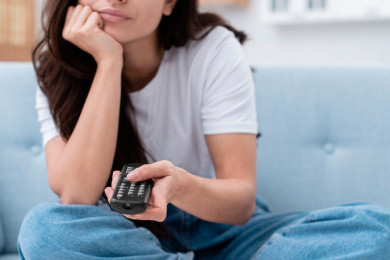 Survei YouGov: Gen Z Masih Menonton TV Secara Live di Tengah Dominasi Media Sosial