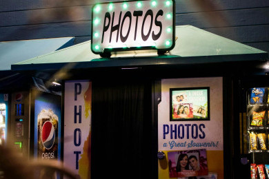 Foto-Foto Lucu di Blok M, Cek 5 Photobooth yang Lagi Hits