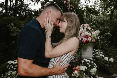 Taylor Swift Umumkan Pertunangan dengan Bintang NFL Travis Kelce