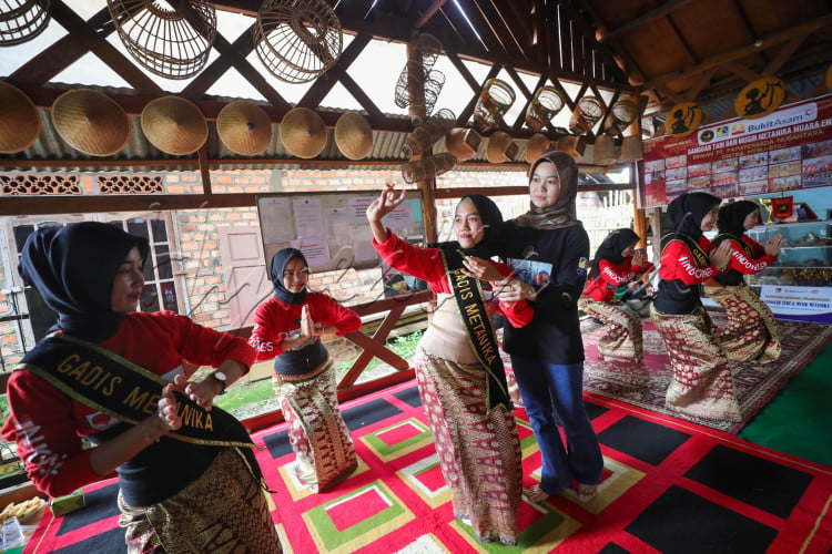 LOMBA FOTO EKSPRESI KEMERDEKAAN