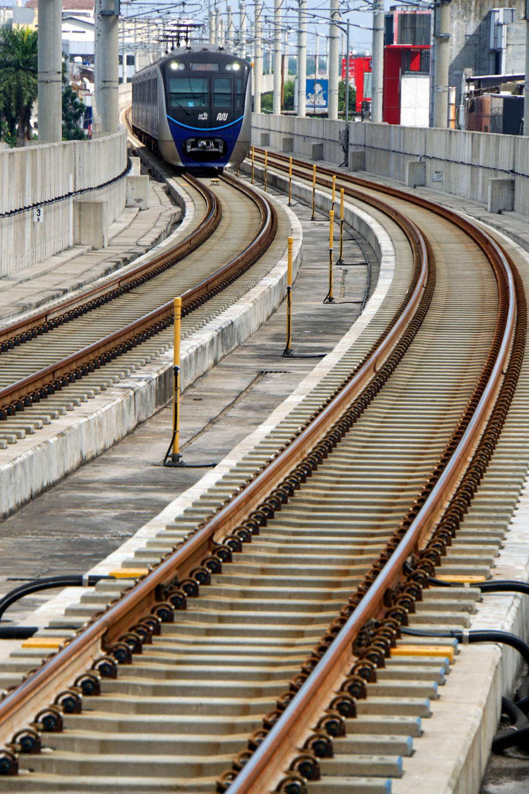 Mass Rapid Transit (MRT) menjadi salah satu transportasi yang paling saya suka karena memiliki fasilitas modern dan membuat saya lebih cepat sampai tujuan.