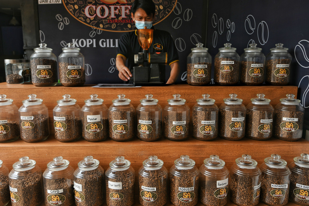 Jenis kopi memiliki aroma dan rasa yang berbeda, dipengaruhi dari tanah serta ketinggian tempat kopi tersebut ditanam.
