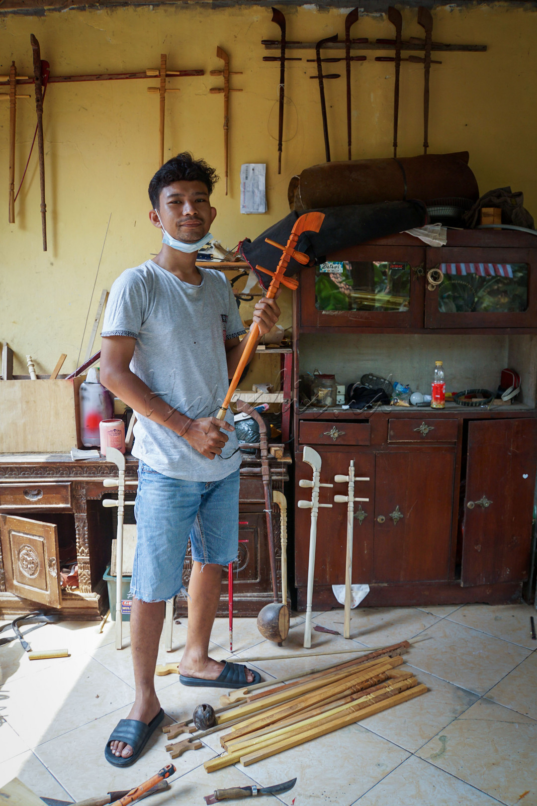 Semenjak Pandemi Covid-19 melanda membuat Ami jarang menerima tawaran untuk bermain di event musik. Sehingga saat ini Ami fokus dengan usahanya sebagai pengrajin alat musik tradisional yang diberi nama &ldquo;Betawi Etnic&rdquo; yang berlokasi di Tapos, Depok, Jawa Barat.