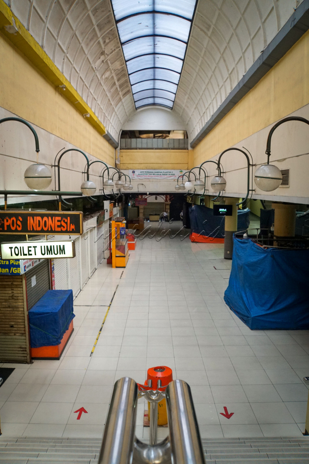 Blok M Mall dulu adalah pusat segalanya. Pengunjung bisa makan, belanja, atau sekadar nongkrong.
