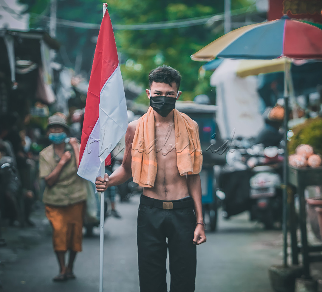 Negara kita sekarang lagi sakit ,Iya negara Indonesia,Hanya ada tekat Semangat dan Bangkit untuk mendukung sembuhnya Indonesia,<br />
Kamu dapat mengunci tubuhku, tetapi kamu tidak dapat mengunci jiwaku.salam dari saya MERDEKA!!!