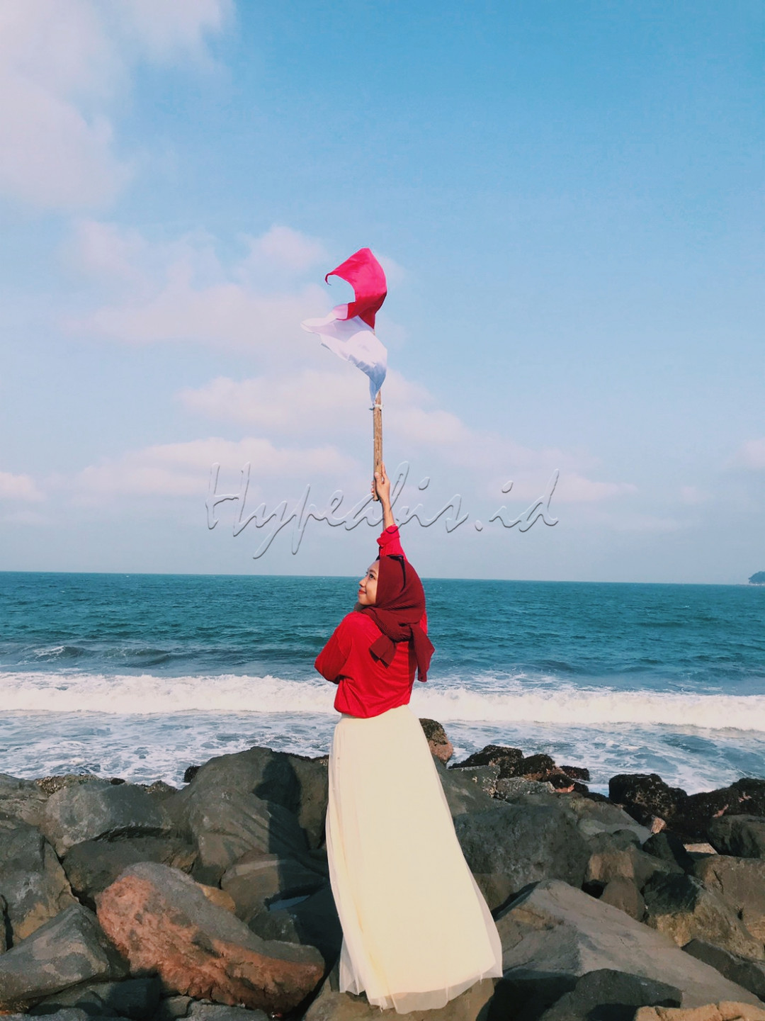 Indonesia saja sudah 76 tahun merdeka dan mampu lepas dari masa lalu yang menyakitkan, semoga kita semua bisa lepas dari bayang-bayang mantan yang begitu menyakitkan yaaa ;)